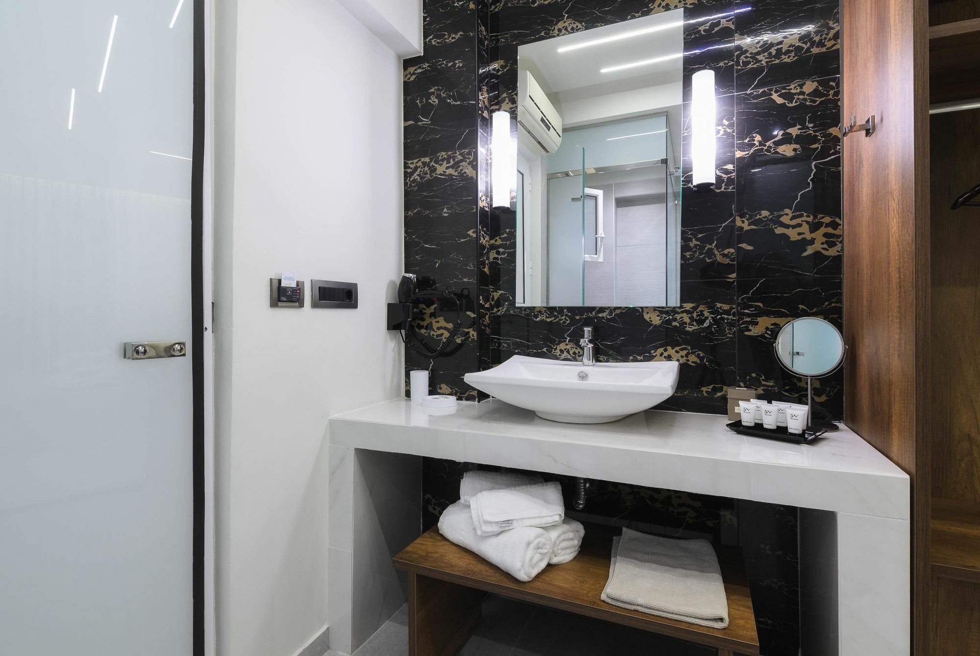 Litore Luxury Living Hotell 2*